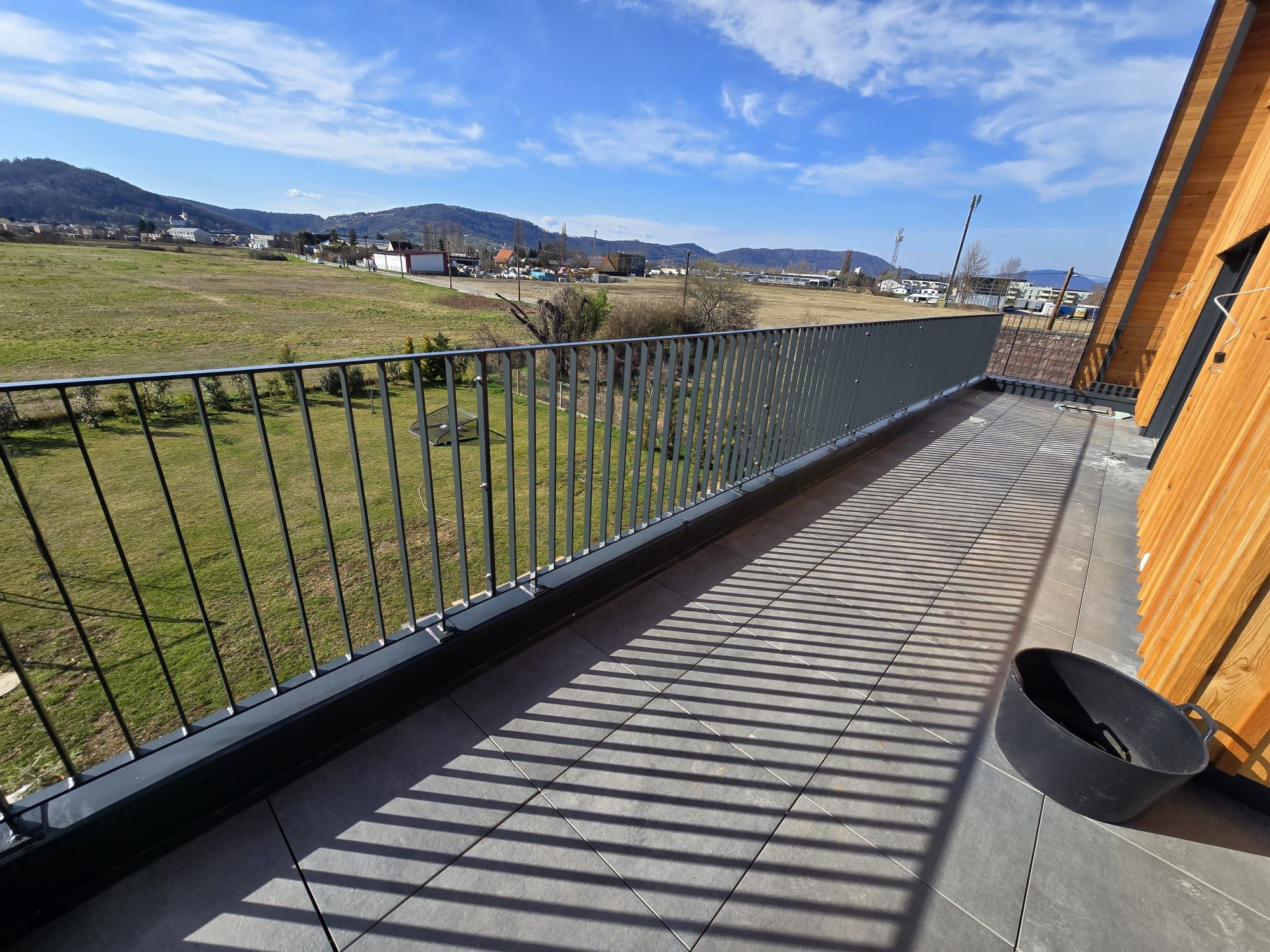 Maßgefertigtes Balkongeländer für Neubau-Projekt in Österreich