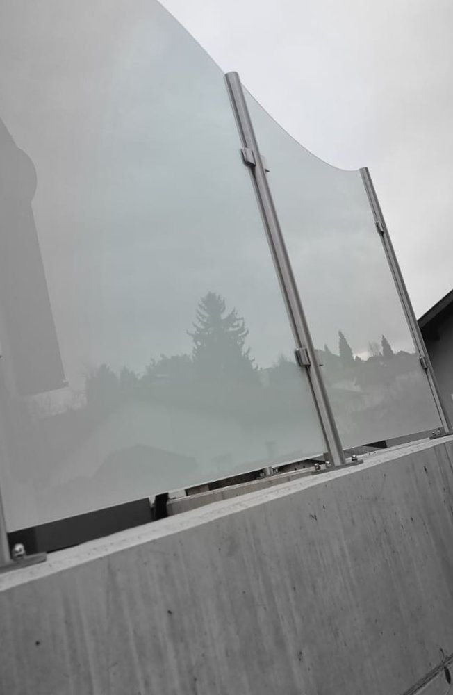Wetterbeständiges Glas-Balkongeländer mit Edelstahlpfosten